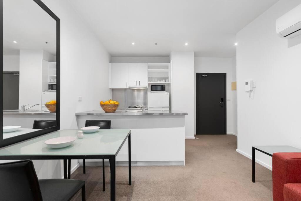 108 Astral Apartments Melbourne Eksteriør billede